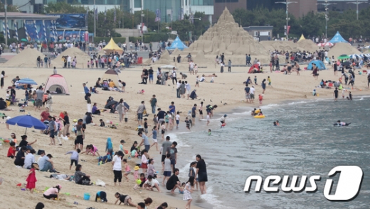 지난 1일 개장한 부산 해운대해수욕장. /사진=뉴스1