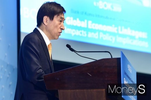[머니S포토] 이주열 총재, 