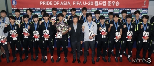 남자축구 역사상 FIFA 주관 대회 준우승이라는 쾌거를 달성한 U-20 대표팀. /사진=임한별 기자