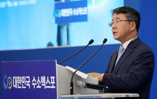 이승우 국가기술표준원장이 2019 대한민국 수소엑스포 세션1 '수소중심 에너지 패러다임 전환을 위한 글로벌 포럼'에서 축사를 하고 있다. /사진=머니투데이
