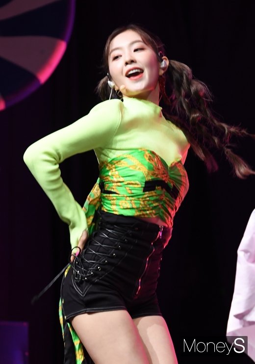 [머니S포토] 레드벨벳 아이린 '깜찍하게 S라인~'
