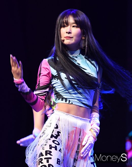 [머니S포토] 레드벨벳 슬기 '섹시 복근'