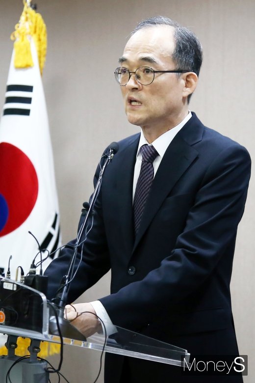 문무일 