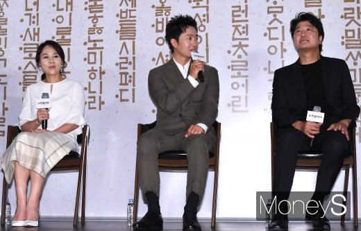 [머니S포토] 전미선·박해일·송강호 '살인의 추억 이후 16년만에 재회'