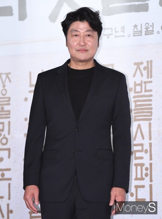 [머니S포토] 송강호 '지하에서 탈출~'