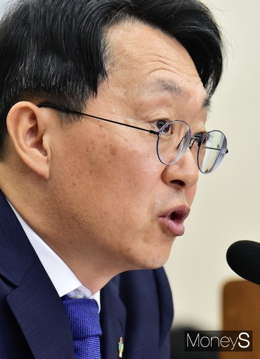 [머니S포토] 답변하는 김현준 국세청장 후보 - 머니S
