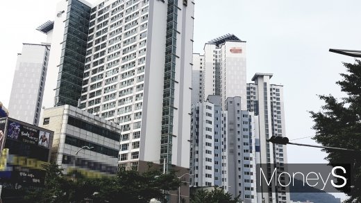 부산 가야대로 인근의 한 고층 아파트 단지. /사진=김창성 기자