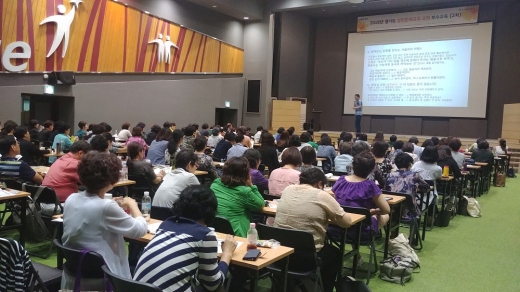 지난해 안산시 경기도평생대학서 진행된 성인문해교육 교사 보수교육 장면. / 사진제공=경기도평생교육진흥원
