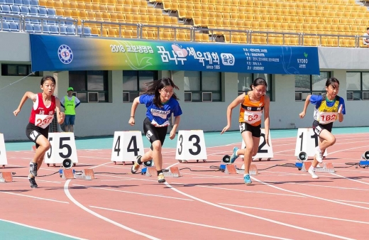 지난해 '교보생명컵 꿈나무체육대회'에 출전한 선수들이 기량을 펼치는 모습./사진=교보생명