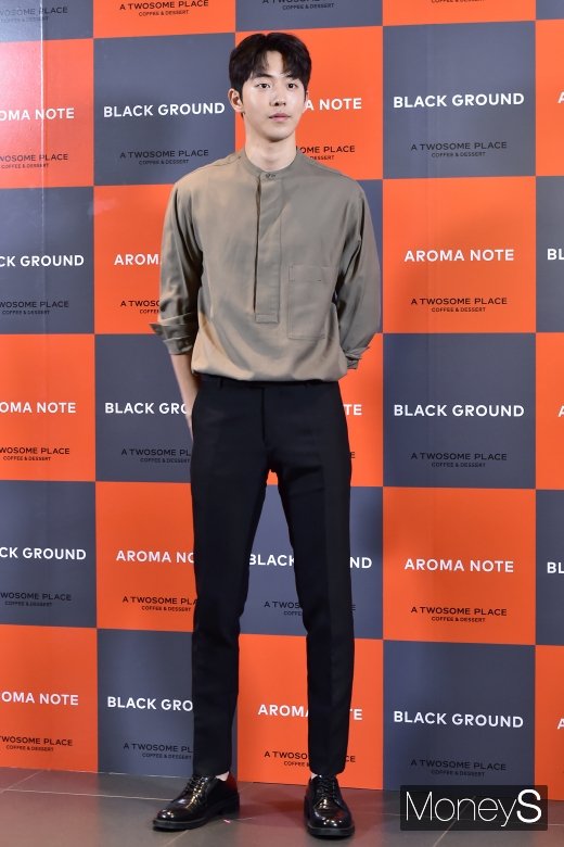 [머니S포토] 남주혁, '훈훈한 남친 룩' 완성