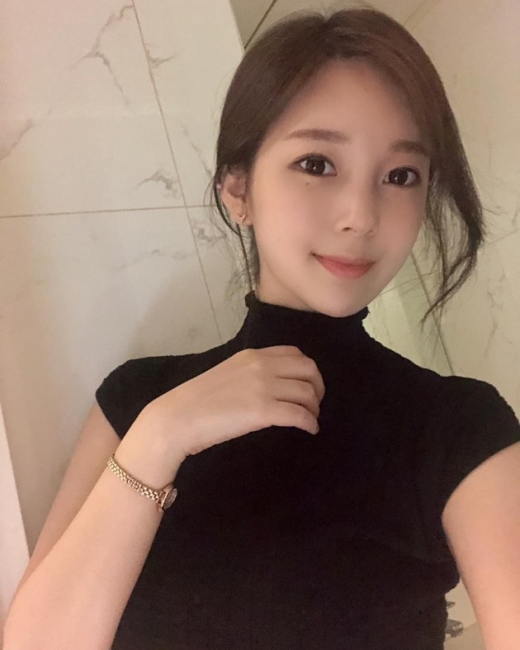 웹툰 '여신강림'의 야옹이 작가. /사진=야옹이 작가 인스타그램