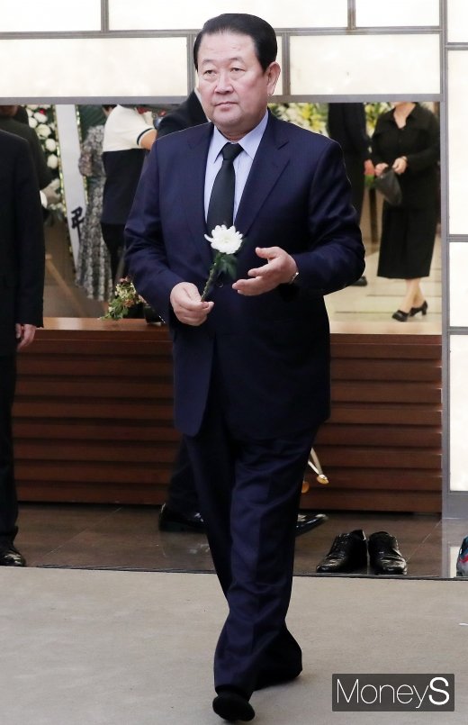 [머니S포토] 정두언 빈소 찾은 박주선 바른미래당 의원