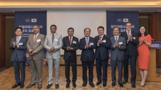 수출입은행은 17일 KIND, HSBC, 셔먼 앤 스털링과 공동으로 서울 소공동 롯데호텔에서 우리 기업의 방글라데시 인프라시장 진출을 돕기 위한 '방글라데시 인프라 투자 프로모션'을 개최했다. 황상하 KIND 금융실장(왼쪽부터), 마흐붑 울 라흐만 HSBC 방글라데시 부행장, 무하마드 모샤라프 후사인 방글라데시 투자개발청 부청장, 라하맛 다스타기어 전력에너지광물부 차관보, 양환준 수은 프로젝트금융본부장, 정은영 HSBC 서울 대표, 이태형 수은 해외사업개발단장, 벤 쇼튼 셔먼 앤 스털링 글로벌 부대표, 정안나 셔먼 앤 스털링 서울 대표/사진=수출입은행