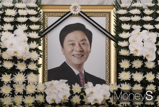 17일 오전 서울 서대문구 세브란스병원 장례식장에 고 정두언 전 새누리당 의원의 빈소가 마련됐다. /사진=장동규 기자