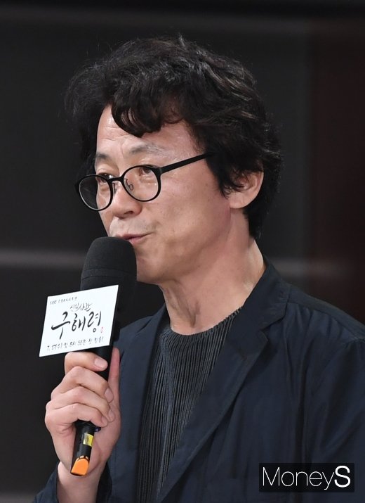 [머니S포토] 인사말 하는  강일수 감독