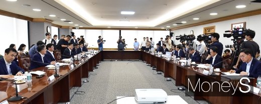 [머니S포토] 동산금융 활성화, 모두발언하는 최종구