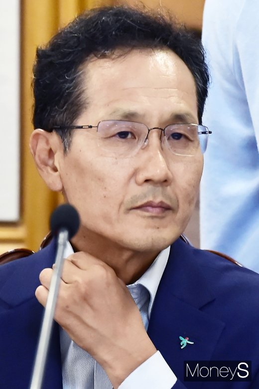 [머니S포토] 동산금융 활성화, 경청하는 지성규 행장
