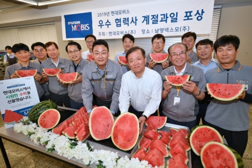 현대모비스 우수협력사 및 대리점 계절과일 나눔. /사진=현대모비스
