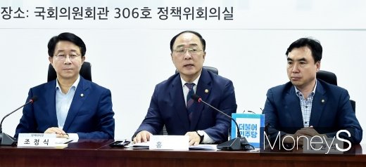 [머니S포토] 홍남기, 