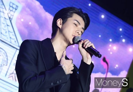 [머니S포토] 엑소 세훈 '날렵한 턱선'