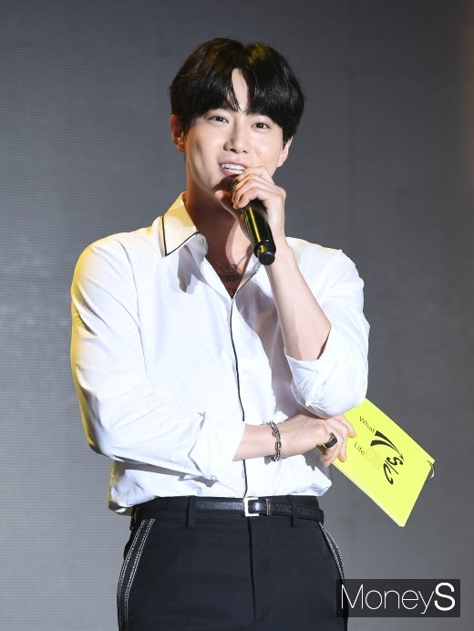 [머니S포토] 엑소 수호 '오늘 진행 맡았어요'