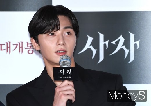 [머니S포토] '사자' 박서준, 빈틈없는 이목구비