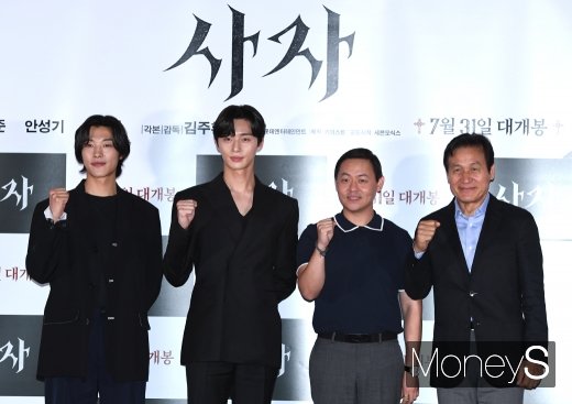 [머니S포토] 우도환·박서준·김주환·안성기 '영화 사자 파이팅!'