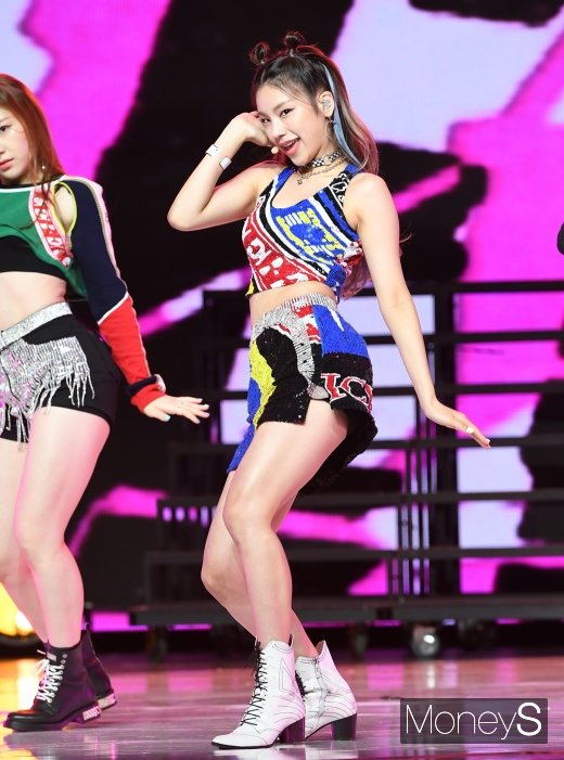 [머니S포토] ITZY(있지) 예지, 각선미 살린 포인트 안무