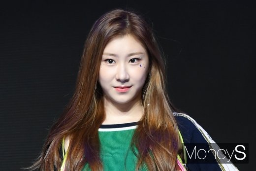 [머니S포토] ITZY(있지) 채령, 친언니 아이즈원 이채연과 똑 닮은 미모