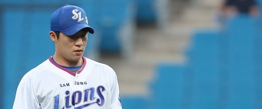 LG 트윈스 정우영(위쪽)과 삼성 라이온즈 원태인. /사진=뉴스1