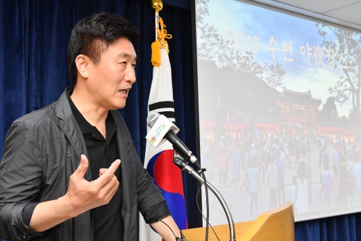 濵  ȭü 1 û 긮η뿡 긮  ' ȭ '   ϰ ִ. / = 