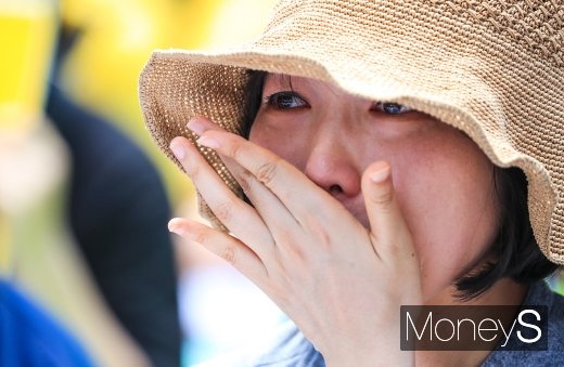 [머니S포토] 제1400차 수요집회 '절로 나오는 눈물'