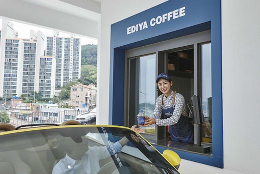 이디야커피도 차안에서 커피주문해요 … 1호 드라이브 스루(Drive Thru) 매장 오픈