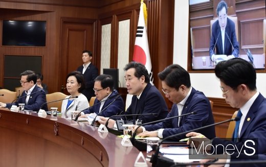 [머니S포토] 이낙연 총리, 국내-외 국정현안점검