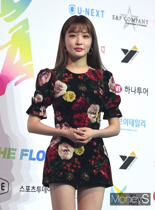 [머니S포토] 청하 '갈수록 예뻐지네~'