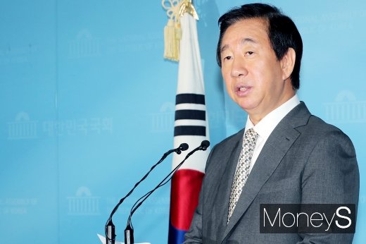 김성태 자유한국당 의원이 지난달 30일 서울 여의도 국회 정론관에서 딸의 KT 부정채용 의혹 공소장 언론보도 관련 기자회견을 하고 있다. /사진=임한별 기자