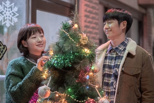 배우 김고은(왼쪽)과 정해인. /사진=영화 '유열의 음악앨범' 스틸컷