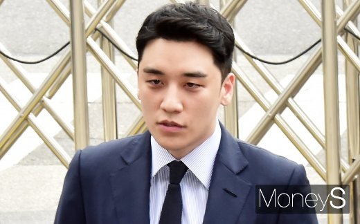 원정 도박 혐의를 받고 있는 가수 승리가 28일 오전 서울 중랑구 묵동 서울지방경찰청 지능범죄수사대에 출석했다. /사진=임한별 기자