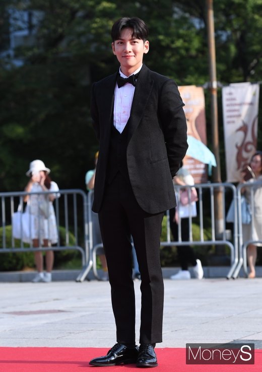[머니S포토] 지창욱, 시선 싹쓸이 하는 존재감