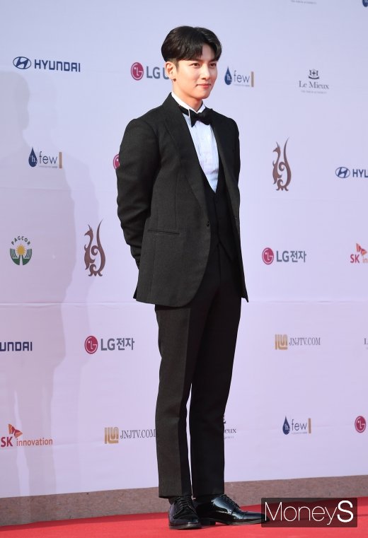 [머니S포토] 지창욱, 멋진 턱시도 패션