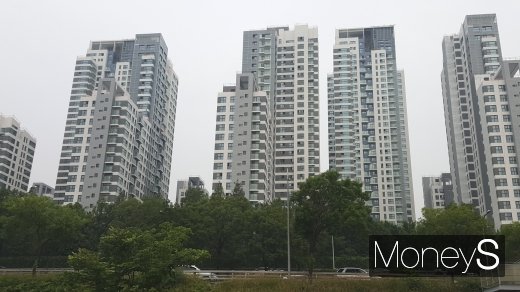 한강 둔치에서 바라본 반포 아크로리버파크. /사진=김창성 기자