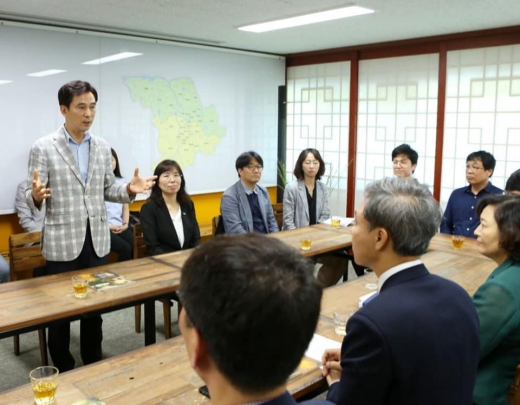 서철모 시장, 도시재생 선도도시 전주시 벤치마킹 방문. / 이하 사진=서철모 시장 페이스북 캡처