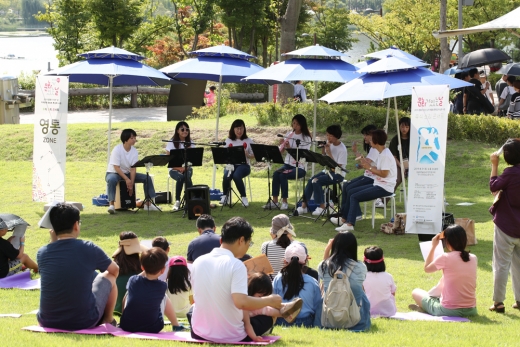 수원 광교푸른숲도서관이 개최한 움직임 콘서트 모습. / 사진제공=수원시