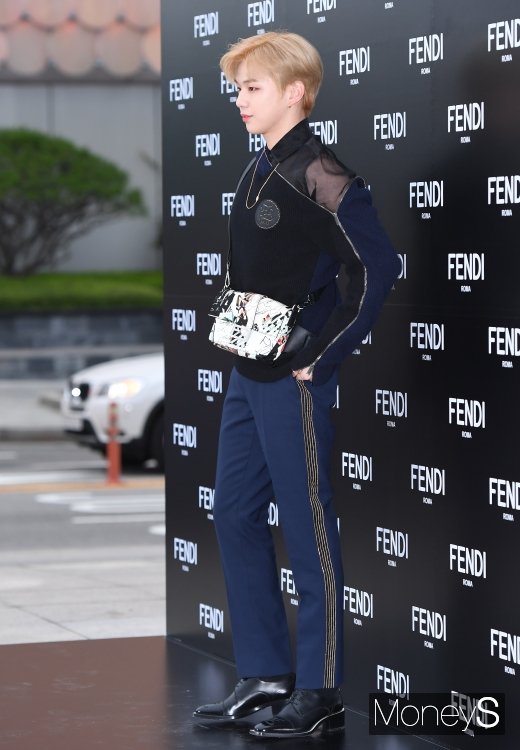 [머니S포토] 강다니엘 '옆모습도 빈틈없네'