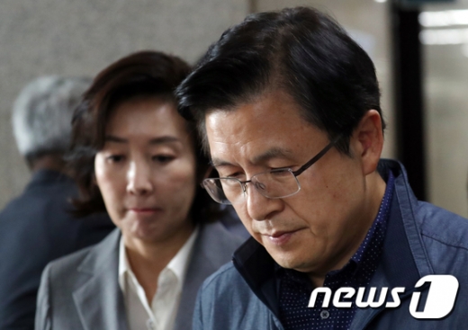 황교안 자유한국당 대표와 나경원 원내대표가 16일 서울 여의도 국회에서 열린 최고위원회의에 참석하고 있다. /사진=뉴스1