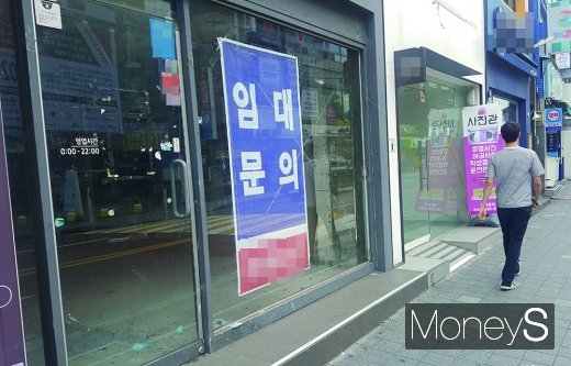 고척돔 길 건너 먹자골목의 공실 상가. /사진=김창성 기자