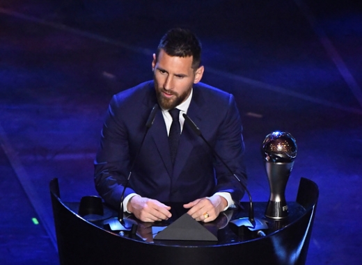 24(ѱð) Ż ж Į 忡   Ʈ FIFA ǲ 2019     ޽. /=