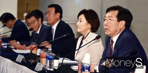 [머니S포토] 인사말 전하는 김기문 중기중앙회장