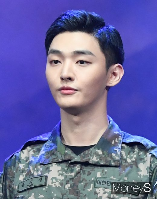 [머니S포토] 윤지성, 한껏 힘준 헤어스타일