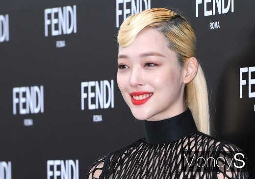 설리 노브라노출. /사진=장동규 기자